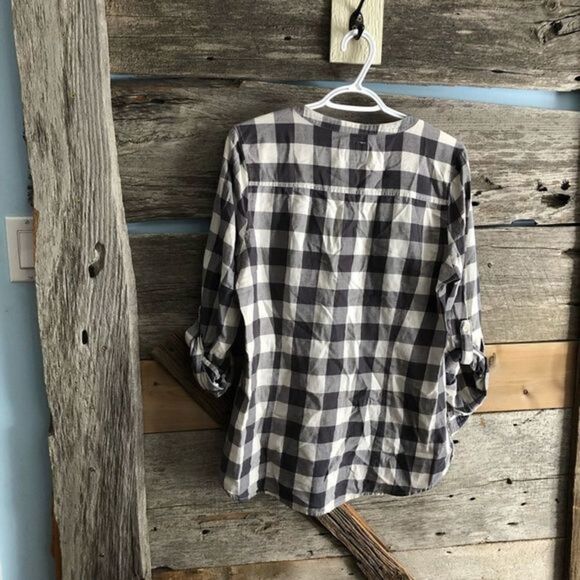 OLD Navy Size Med Grey plaid top with rolled sleeves - Picture 3 of 5